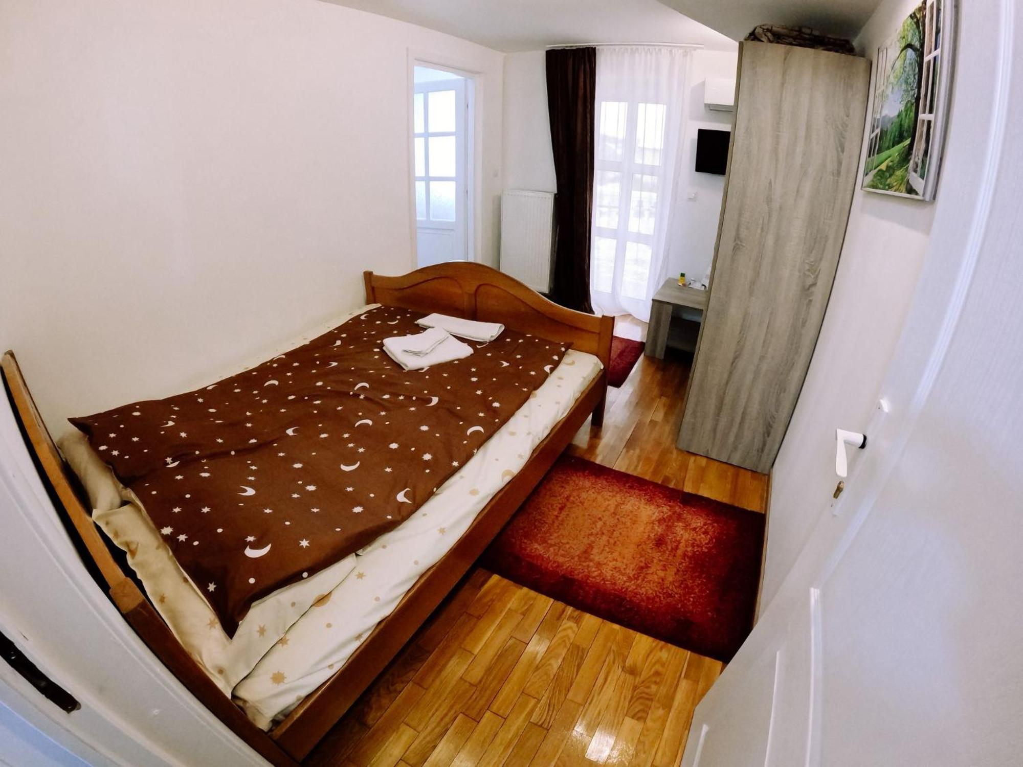 Stars Livezeni Hotel Kebeleszentivány Kültér fotó